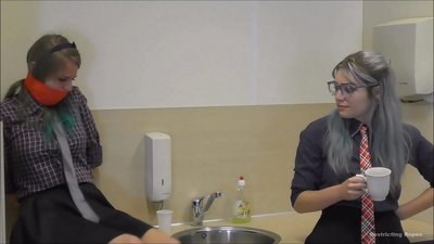 Kev quav yeeb quav tshuaj / khi thiab gagged / poj niam hauv kev nyuaj siab